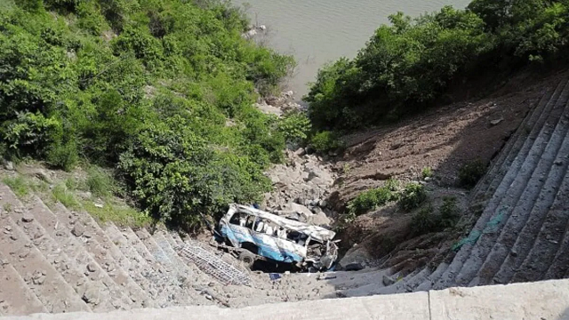 ପାକିସ୍ତାନରେ ଖାଲକୁ ଖସିଲା ଯାତ୍ରୀବାହୀ ବସ୍, ଘଟଣା ସ୍ଥଳରେ ୭ ମୃତ