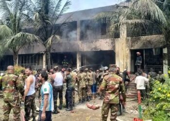 ଢାକାରେ ଭୟଙ୍କର ବିମାନ ଦୁର୍ଘଟଣା; ସ୍କୁଲ ଛାତ ଉପରେ ଖସିପଡ଼ିଲା ବିମାନ, ବଢିବାରେ ଲାଗିଛି ମୃତକଙ୍କ ସଂଖ୍ୟା