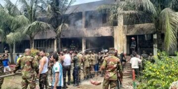 ଢାକାରେ ଭୟଙ୍କର ବିମାନ ଦୁର୍ଘଟଣା; ସ୍କୁଲ ଛାତ ଉପରେ ଖସିପଡ଼ିଲା ବିମାନ, ବଢିବାରେ ଲାଗିଛି ମୃତକଙ୍କ ସଂଖ୍ୟା