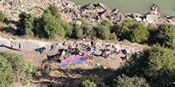 ଜମ୍ମୁ କଶ୍ମୀର : ଡୋଡାରେ ଖାଇକୁ ଖସିଲା ଗାଡ଼ି, ୫ ମୃତ, ୧୦ରୁ ଅଧିକ ଆହତ