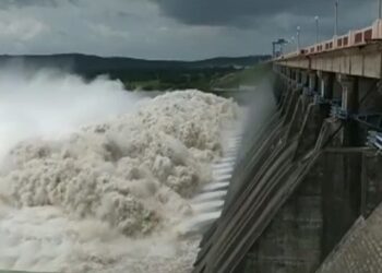 ଖୋଲିଲା ହୀରାକୁଦ ଗେଟ୍, ଜଳଭଣ୍ଡାରରୁ ଛଡ଼ାଗଲା ପ୍ରଥମ ବନ୍ୟାଜଳ