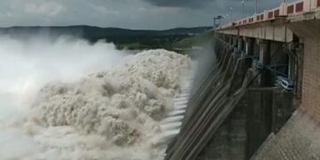 ଖୋଲିଲା ହୀରାକୁଦ ଗେଟ୍, ଜଳଭଣ୍ଡାରରୁ ଛଡ଼ାଗଲା ପ୍ରଥମ ବନ୍ୟାଜଳ