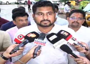 ଛାତ୍ରୀ ଆତ୍ମହତ୍ୟା ଉଦ୍ୟମ : ଏଚଓଡି ଓ ପ୍ରିନ୍ସିପାଲ ସସପେଣ୍ଡ ପରେ ଗିରଫ, ଛାତ୍ରୀଙ୍କୁ ଭେଟିଲେ ଉଚ୍ଚଶିକ୍ଷା ମନ୍ତ୍ରୀ