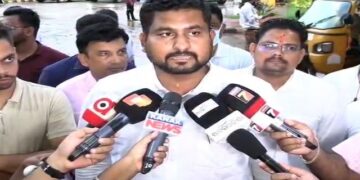 ଛାତ୍ରୀ ଆତ୍ମହତ୍ୟା ଉଦ୍ୟମ : ଏଚଓଡି ଓ ପ୍ରିନ୍ସିପାଲ ସସପେଣ୍ଡ ପରେ ଗିରଫ, ଛାତ୍ରୀଙ୍କୁ ଭେଟିଲେ ଉଚ୍ଚଶିକ୍ଷା ମନ୍ତ୍ରୀ