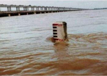 କଟକ ମୁଣ୍ଡଳୀରେ ପହଞ୍ଚିଲା ହୀରାକୁଦର ବନ୍ୟା ଜଳ, ୩ ଲକ୍ଷ ୮୩ ହଜାର କ୍ୟୁସେକ ଜଳ ପ୍ରବାହିତ