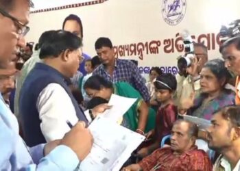 ଅଭିଯୋଗ ଶୁଣୁଛନ୍ତି ମୁଖ୍ୟମନ୍ତ୍ରୀ, ଭୁବନେଶ୍ୱର ୟୁନିଟ ୨ ସ୍ଥିତ କ୍ୟାପିଟାଲ ନର୍ସରୀ ନିକଟରେ ଚାଲିଛି ଅଭିଯୋଗ ଶୁଣାଣି