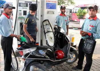 ଡ୍ରାଇଭରଙ୍କ ଆନ୍ଦୋଳନ ପାଇଁ ତୈଳ ସଂକଟ, ଟାଙ୍କିରୁ ସରି ଆସିଲାଣି ପେଟ୍ରୋଲ ଡିଜେଲ