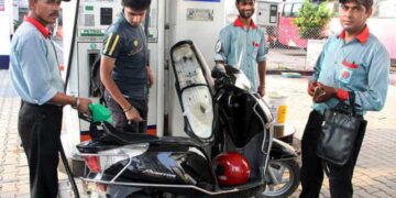 ଡ୍ରାଇଭରଙ୍କ ଆନ୍ଦୋଳନ ପାଇଁ ତୈଳ ସଂକଟ, ଟାଙ୍କିରୁ ସରି ଆସିଲାଣି ପେଟ୍ରୋଲ ଡିଜେଲ