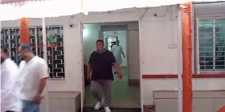 ବିଜେପି ଅଫିସରେ ପ୍ରୟାସକାନ୍ତି ସାମଲ; ଧରିବେ କି ପଦ୍ମ?