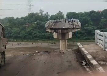 ଗୁଜରାଟ ମହିସାଗର ପୋଲ ଦୁଇ ଫାଳ ଘଟଣା: ଦୁଃଖ ପ୍ରକାଶ କଲେ ପ୍ରଧାନମନ୍ତ୍ରୀ, ମୃତକଙ୍କ ପରିବାରକୁ ୨ ଲକ୍ଷ ଟଙ୍କା ସହାୟତା