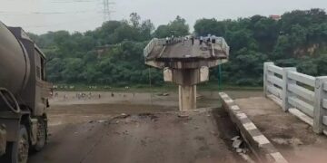 ଗୁଜରାଟ ମହିସାଗର ପୋଲ ଦୁଇ ଫାଳ ଘଟଣା: ଦୁଃଖ ପ୍ରକାଶ କଲେ ପ୍ରଧାନମନ୍ତ୍ରୀ, ମୃତକଙ୍କ ପରିବାରକୁ ୨ ଲକ୍ଷ ଟଙ୍କା ସହାୟତା