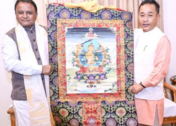 ମୁଖ୍ୟମନ୍ତ୍ରୀ ମୋହନ ମାଝୀଙ୍କୁ ଭେଟିଲେ ସିକ୍କିମ ମୁଖ୍ୟମନ୍ତ୍ରୀ