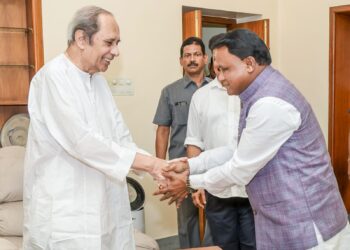 ନବୀନ ପଟ୍ଟନାୟକଙ୍କୁ ଭେଟିଲେ ମୁଖ୍ୟମନ୍ତ୍ରୀ, ପଚାରି ବୁଝିଲେ ସ୍ବାସ୍ଥ୍ୟାବସ୍ଥା