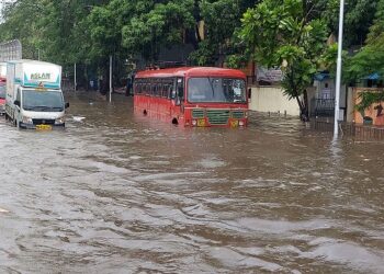 ମୁମ୍ବାଇରେ ବର୍ଷା ତାଣ୍ଡବ: ସମସ୍ତ ସରକାରୀ କାର୍ଯ୍ୟାଳୟ ବନ୍ଦ, ଯାତାୟାତ ଠପ୍