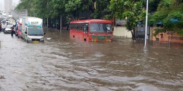 ମୁମ୍ବାଇରେ ବର୍ଷା ତାଣ୍ଡବ: ସମସ୍ତ ସରକାରୀ କାର୍ଯ୍ୟାଳୟ ବନ୍ଦ, ଯାତାୟାତ ଠପ୍