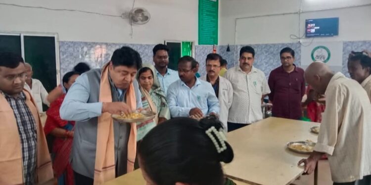 ଅର୍ଥ ବିଭାଗ ସଚିବଙ୍କ ରଣପୁର ଆଧାର କେନ୍ଦ୍ର ପରିଦର୍ଶନ