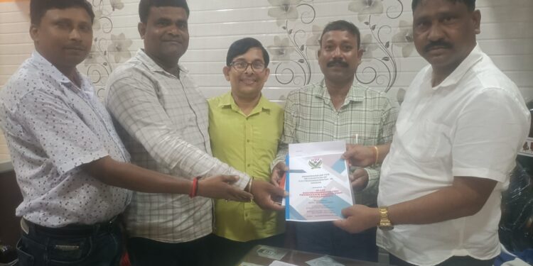 ଇଲେକ୍ଟ୍ରୋହୋମିଓ ପାଥି ଚିକିତ୍ସା କୁ ସରକାରୀ ମାନ୍ୟତା ଦିଆଯିବା ପାଇଁ ଦାବିପତ୍ର ପ୍ରଦାନ