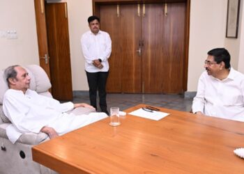 ନବୀନଙ୍କୁ ଭେଟିଲେ ରାଜ୍ୟପାଳ, ପଚାରି ବୁଝିଲେ ସ୍ବାସ୍ଥ୍ୟାବସ୍ଥା