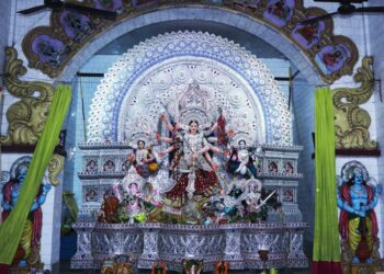 ସାବାଡ଼ ହେବେ ପୂଜା ପାଇଁ ଚାନ୍ଦା ଆଦାୟ କରୁଥିବା ବ୍ୟକ୍ତି, ହେଲ୍ପଲାଇନ୍ ନମ୍ୱର ଜାରି କଲେ ଡିସିପି