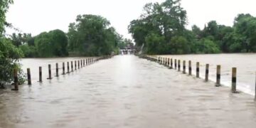 ସମାକୋଇ ନଦୀରେ ବନ୍ୟାଜଳ, ତେଲକୋଇରେ ପୋଲ ଉପରେ ୩ ଫୁଟର ପାଣି ପ୍ରବାହିତ