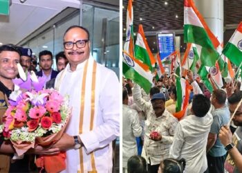 ମହାକାଶରୁ ଫେରି ଜନ୍ମମାଟିରେ ପାଦ ରଖିଲେ ଶୁଭାଂଶୁ ଶୁକ୍ଳା, କରାଗଲା ଭବ୍ୟ ସ୍ବାଗତ