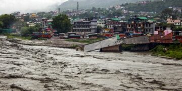 ହିମାଚଳରେ ପ୍ରକୃତିର ପ୍ରକୋପ ଜାରି, ୩୨୦ ଜଣଙ୍କ ମୃତ୍ୟୁ, ବନ୍ୟା ଏବଂ ଭୂସ୍ଖଳନ ଯୋଗୁଁ ୮୩୯ ଟି ରାସ୍ତା ବନ୍ଦ