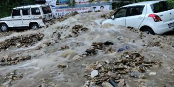 ଉତ୍ତରାଖଣ୍ଡ ଚମୋଲିରେ ବାଦଲଫଟା ବର୍ଷା, ଯାତାୟତ ବାଧାପ୍ରାପ୍ତ