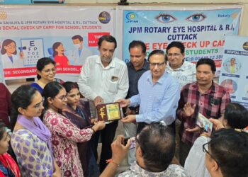 ବୋର୍ଡ଼ସ୍କୁଲ୍ ଛାତ୍ରଛାତ୍ରୀଙ୍କ ବିଦ୍ୟାଳୟକୁ ପ୍ରତିଦାନ