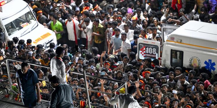 କରୁର ଦଳାଚକଟା : ମୃତକଙ୍କ ପରିବାରକୁ ୨୦ ଲକ୍ଷ ଟଙ୍କା କ୍ଷତିପୂରଣ ଦେବେ ଥାଲପତି ବିଜୟ