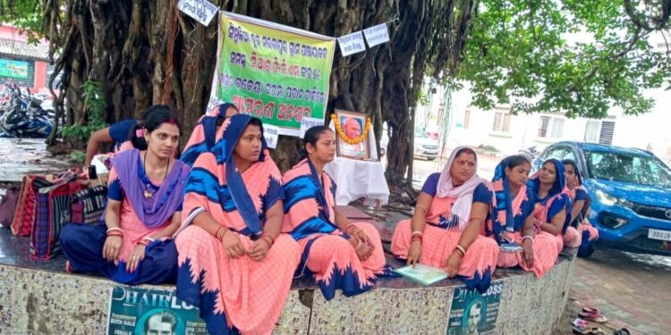 ବକେୟା ଦରମା ଦାବିରେ ସିଆରପି ସିଏମଙ୍କର ଆମରଣ ଅନଶନ