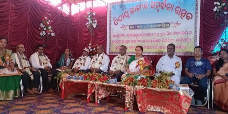 ଗୁରୁଙ୍କୁ ନ ମଣିବ ନର, ଗୁରୁ ହିଁ ସାକ୍ଷାତ୍ ଈଶ୍ବର