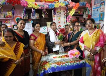 ବିଭିନ୍ନ ଅଙ୍ଗନବାଡ଼ି କେନ୍ଦ୍ର ପରିଦର୍ଶନ କଲେ ରାଜ୍ୟ ମହିଳା କମିଶନ ଅଧ୍ୟକ୍ଷା