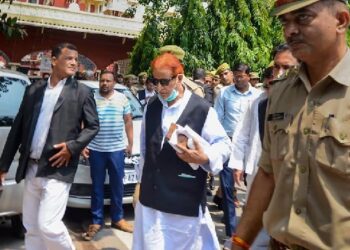 ୨୩ ମାସ ପରେ ଜେଲରେ ମୁକୁଳିଲେ ସପା ନେତା ଆଜମ ଖାନ, ୭୨ଟି ମାମଲାରେ ମିଳିଛି ଜାମିନ