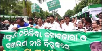 ରାଜ୍ଯରେ ସାର ଅଭାବ ନେଇ ବିଜେଡିର ଧାରଣା, ରାଜ୍ୟପାଳଙ୍କୁ ଭେଟି ଦାବିପତ୍ର ପ୍ରଦାନ କରିବ