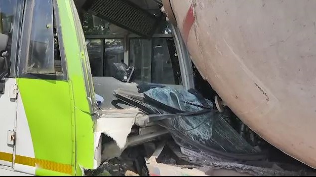 ଟ୍ରଲରକୁ ଧକ୍କା ଦେଲା ଆମ ବସ୍, ୧୪ ଯାତ୍ରୀ ଆହତ