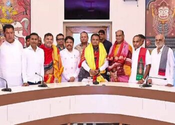 ମୁଖ୍ୟମନ୍ତ୍ରୀଙ୍କୁ ଭେଟିଲେ ନବଗଠିତ ଶ୍ରୀମନ୍ଦିର ପରିଚାଳନା କମିଟିର ସଦସ୍ୟ