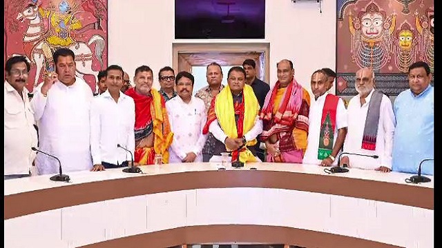 ମୁଖ୍ୟମନ୍ତ୍ରୀଙ୍କୁ ଭେଟିଲେ ନବଗଠିତ ଶ୍ରୀମନ୍ଦିର ପରିଚାଳନା କମିଟିର ସଦସ୍ୟ