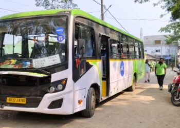 ବସ୍ କଣ୍ଡକ୍ଟରଙ୍କ ଉତ୍ପାତ, ମାତ୍ର ୫ ଟଙ୍କା ପାଇଁ ଦୁଇ ଦୁଇ ନାବାଳକଙ୍କୁ ୨୫ କିଲୋମିଟର ବୁଲାଇଲା ଲକ୍ଷ୍ମୀ ବସ୍