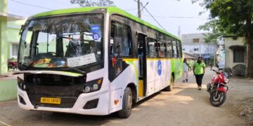 ବସ୍ କଣ୍ଡକ୍ଟରଙ୍କ ଉତ୍ପାତ, ମାତ୍ର ୫ ଟଙ୍କା ପାଇଁ ଦୁଇ ଦୁଇ ନାବାଳକଙ୍କୁ ୨୫ କିଲୋମିଟର ବୁଲାଇଲା ଲକ୍ଷ୍ମୀ ବସ୍