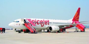 ଉଡ଼ାଣ ଭରିବା ସମୟରେ ଖସିପଡ଼ିଲା ସ୍ପାଇସଜେଟ ବିମାନର ଚକ, ପାଇଲଟଙ୍କ ଯୋଗୁଁ ବଞ୍ଚିଗଲା ୭୫ ଯାତ୍ରୀଙ୍କ ଜୀବନ