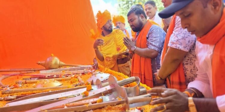 ବୀରାଷ୍ଟମୀରେ ଆଖଡ଼ା ଦଳର ସମରକଳା ପ୍ରଦର୍ଶନ