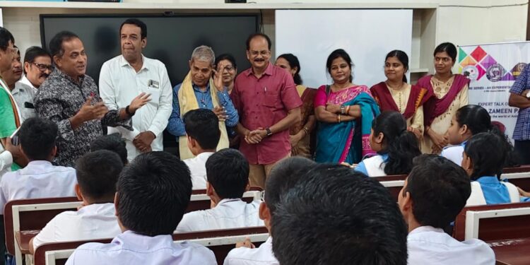 ବୋର୍ଡ଼ସ୍କୁଲ୍ରେ କ୍ୟାରିୟର କାଉନସେଲିଂ କର୍ମଶାଳା