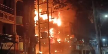 ନିଆଁର ଆଁରେ ଷ୍ଟେସନାରୀ ଦୋକାନ