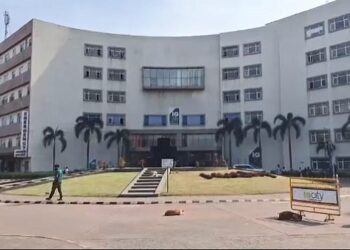 ଓଡ଼ିଆ ଡାକ୍ତରୀ ଛାତ୍ରୀଙ୍କୁ ଗଣଦୁଷ୍କର୍ମ ଘଟଣା, ପୀଡ଼ିତାଙ୍କ ପୁରୁଷବନ୍ଧୁଙ୍କୁ ଅଟକ ରଖି ପଚରାଉଚରା