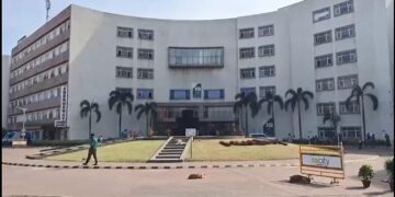 ଓଡ଼ିଆ ଡାକ୍ତରୀ ଛାତ୍ରୀଙ୍କୁ ଗଣଦୁଷ୍କର୍ମ ଘଟଣା, ପୀଡ଼ିତାଙ୍କ ପୁରୁଷବନ୍ଧୁଙ୍କୁ ଅଟକ ରଖି ପଚରାଉଚରା