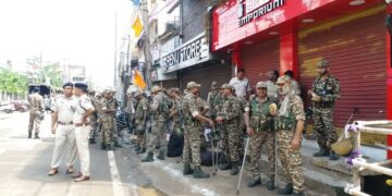 କର୍ଫ୍ୟୁ ହଟିବା ପରେ କଟକକୁ ଫେରୁଛି ଶାନ୍ତି, ଛକ ଛକରେ ପଇଁତରା ମାରୁଛି ପୋଲିସ