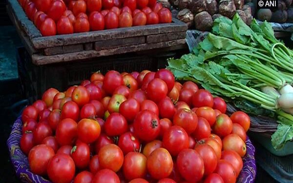 ପାକିସ୍ତାନରେ ଟମାଟୋ କିଲୋ ୭୦୦ ଟଙ୍କା, ଆଫଗାନିସ୍ତାନ ସହିତ ବାଣିଜ୍ୟ ବାଧା ଯୋଗୁଁ ଏଭଳି ସ୍ଥିତି