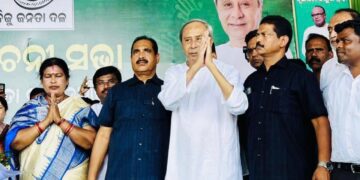 ନୂଆପଡା କୋମନାରେ ବିଜେଡି ପ୍ରାର୍ଥୀ ସ୍ନେହାଙ୍ଗିନୀ ଛୁରିଆଙ୍କ ସପକ୍ଷରେ ପ୍ରଚାର କଲେ ନବୀନ ପଟ୍ଟନାୟକ