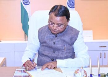 ଦିଲ୍ଲୀରୁ ସକାଳୁ ସକାଳୁ ଫେରି ସିଧା ଲୋକସେବା ଭବନରେ କାମ କଲେ ମୁଖ୍ୟମନ୍ତ୍ରୀ ମୋହନ ମାଝୀ 