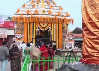 ସାକ୍ଷୀଗୋପାଳଙ୍କ ଏକାଦଶୀ ଦର୍ଶନ: ପୋଲିସ ଉପସ୍ଥିତିରେ ପାର୍କିଂ ଆଳରେ ଭକ୍ତଙ୍କୁ ମନ ଇଚ୍ଛା ଲୁଟିଲେ